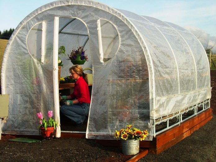 rama metalowa tunelu foliowego na polu 1770950329